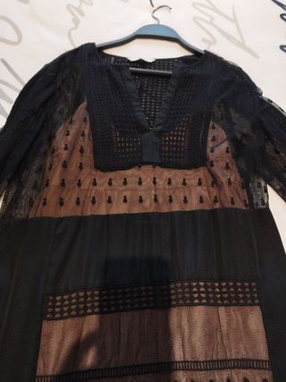 Elegante vestido negro.