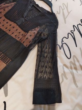 Elegante vestido negro.
