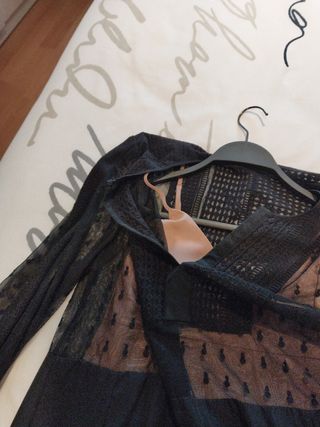 Elegante vestido negro.