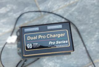 Cargador baterías doble 24V