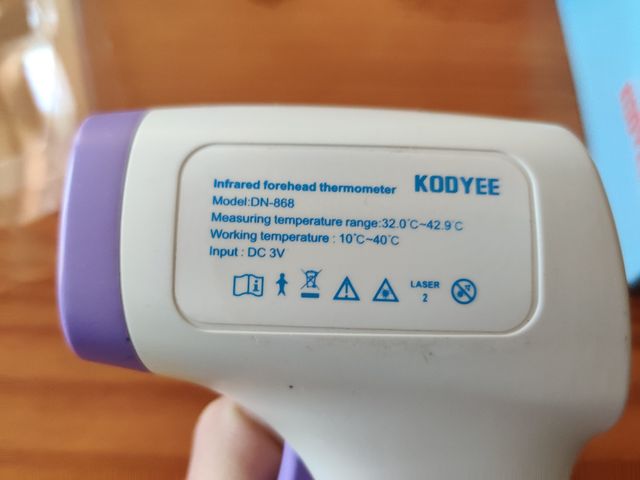 Termómetro digital de infrarrojos 