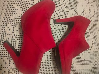 botines rojos 