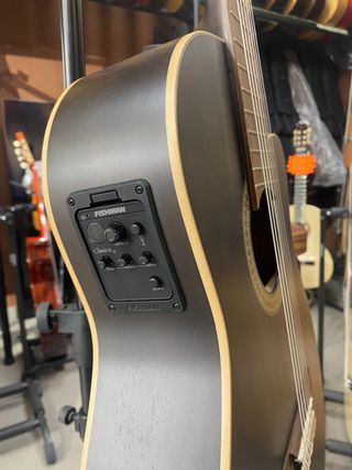 Guitarra Admira Luna amplificada con Fishman