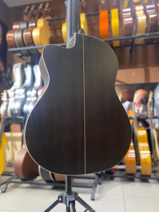 Guitarra Admira Luna amplificada con Fishman