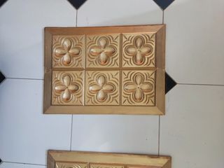 2 cuadros de madera dorados