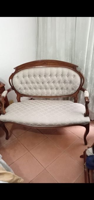 Sillas Isabelinas en nogal tapizadas