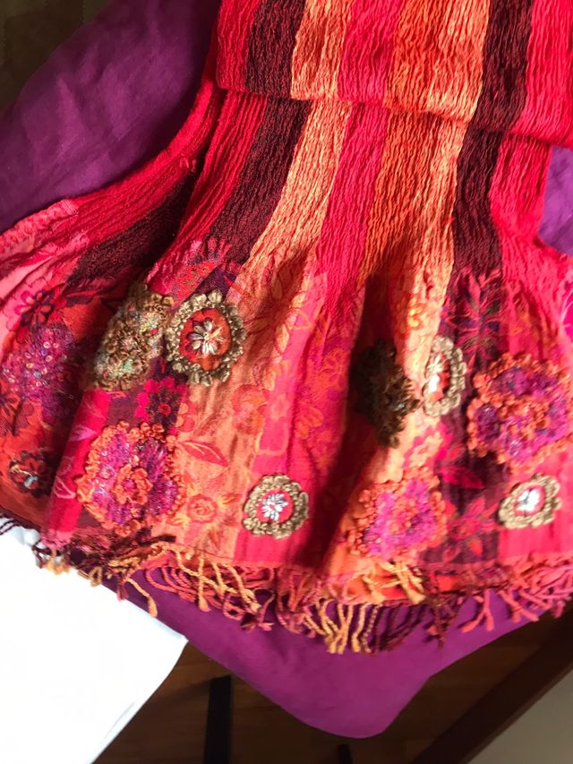 Maxi sciarpa Manorama in lana ricamata 