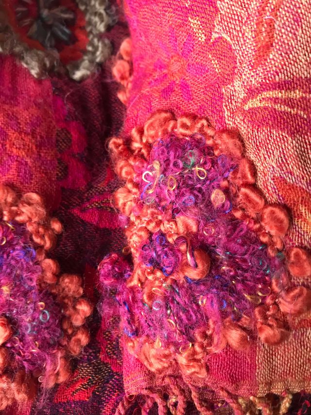 Maxi sciarpa Manorama in lana ricamata 