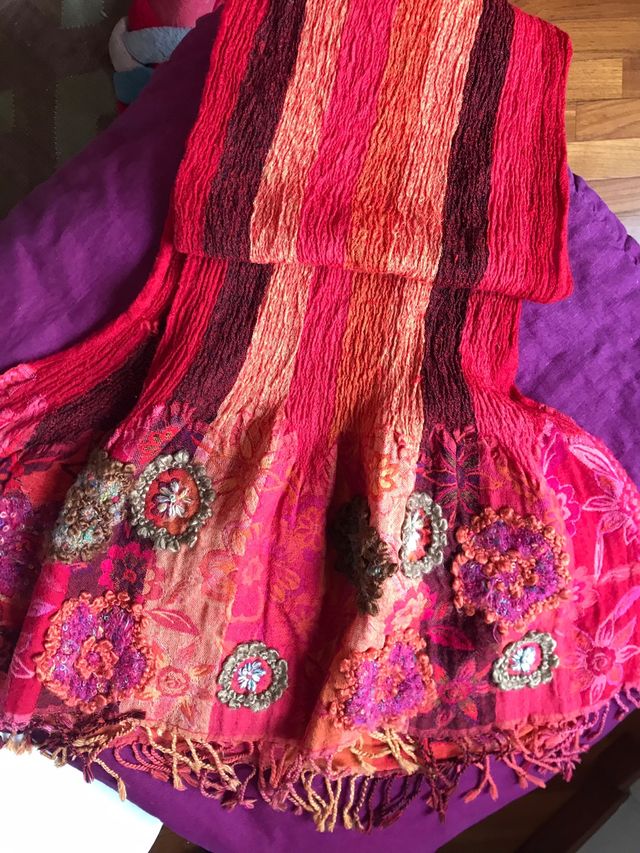 Maxi sciarpa Manorama in lana ricamata 