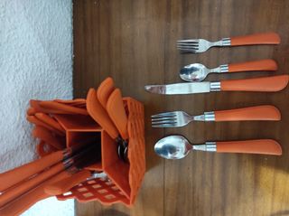 Cubertería con porta cubiertos