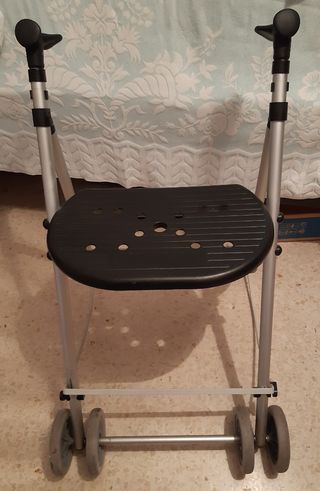 Andador con asiento y plegable 