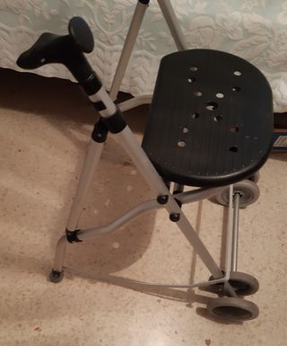 Andador con asiento y plegable 