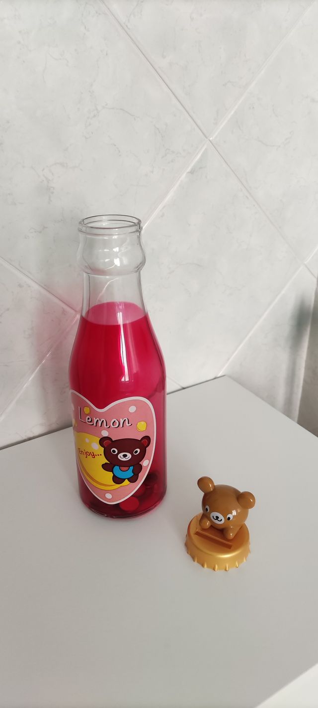 Salvadanaio a forma di bottiglia