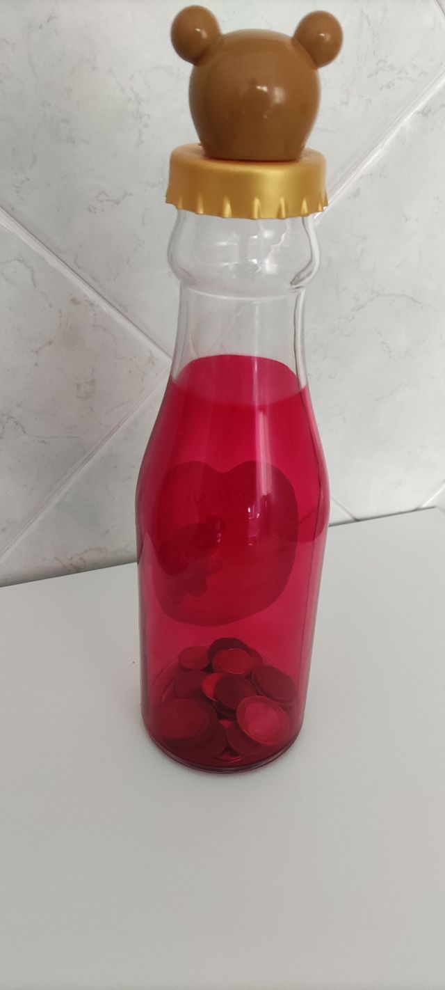 Salvadanaio a forma di bottiglia