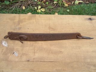 Pieza pestillo antiguo de hierro forjado, 39 cm.
