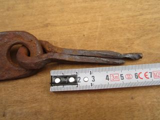 Pieza pestillo antiguo de hierro forjado, 39 cm.
