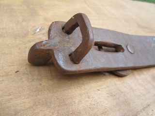 Pieza pestillo antiguo de hierro forjado, 39 cm.
