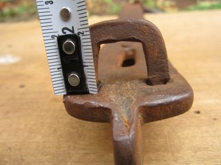 Pieza pestillo antiguo de hierro forjado, 39 cm.