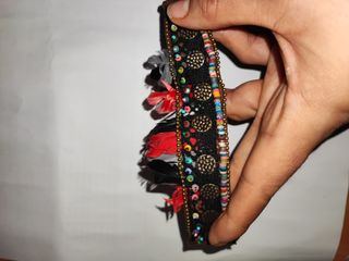 Pulsera con plumas y bolas