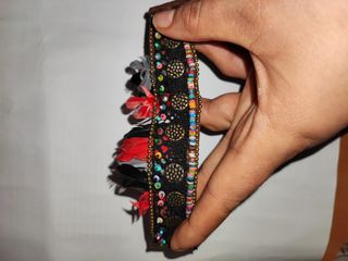 Pulsera con plumas y bolas