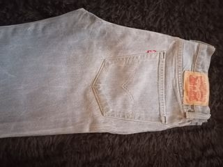 PANTALÓN LEVI'S SLIM FIT COLOR GRIS