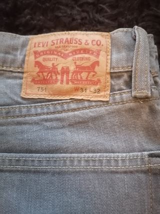 PANTALÓN LEVI'S SLIM FIT COLOR GRIS