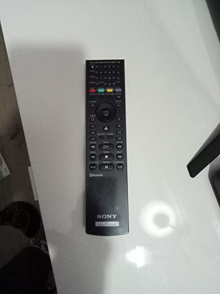 PlayStation 3 500GB con accesorios y 33 juegos