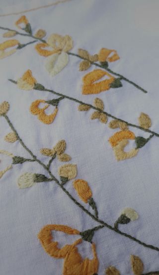 🌻Mantelería 2m antigua de lino bordada a mano
