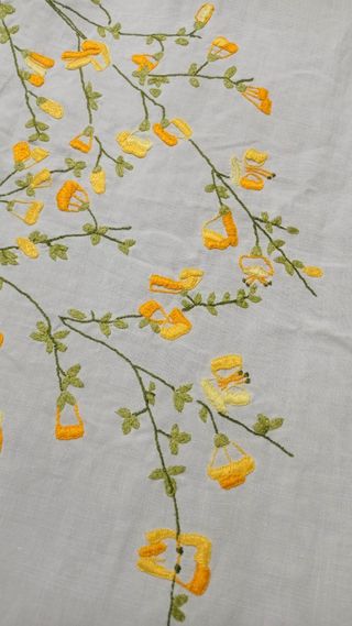 🌻Mantelería 2m antigua de lino bordada a mano