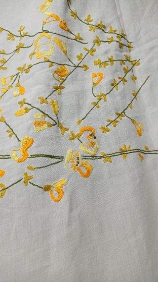 🌻Mantelería 2m antigua de lino bordada a mano