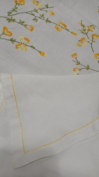🌻Mantelería 2m antigua de lino bordada a mano