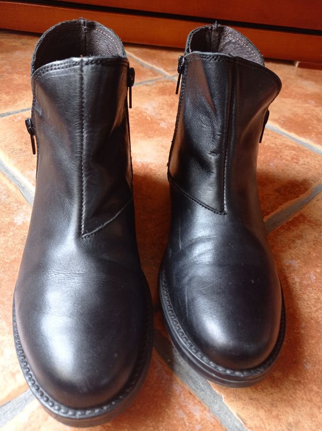 Botines negros de piel 