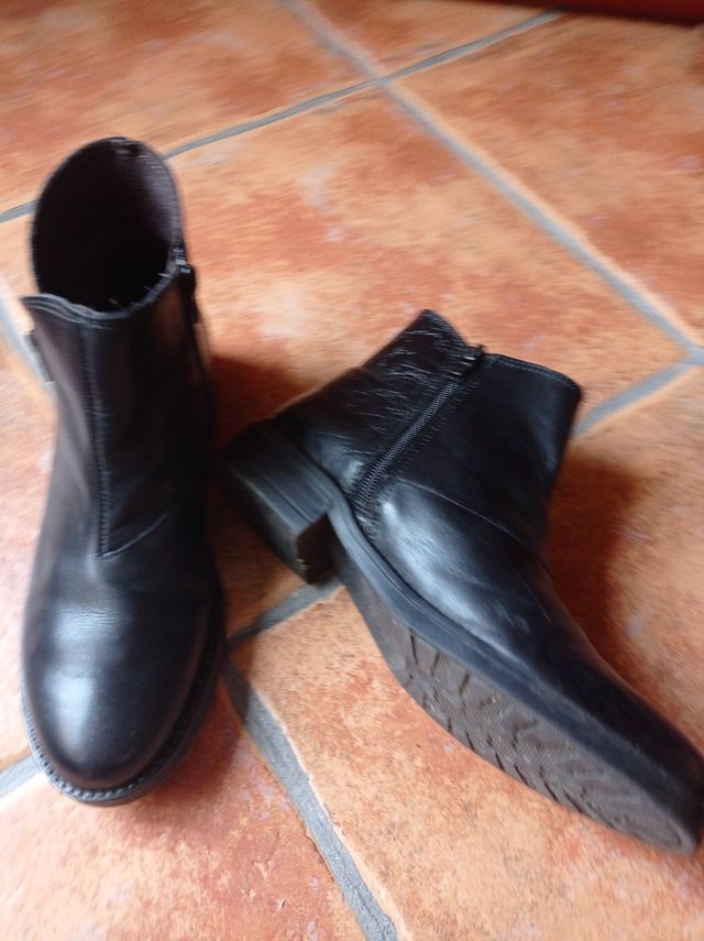 Botines negros de piel 
