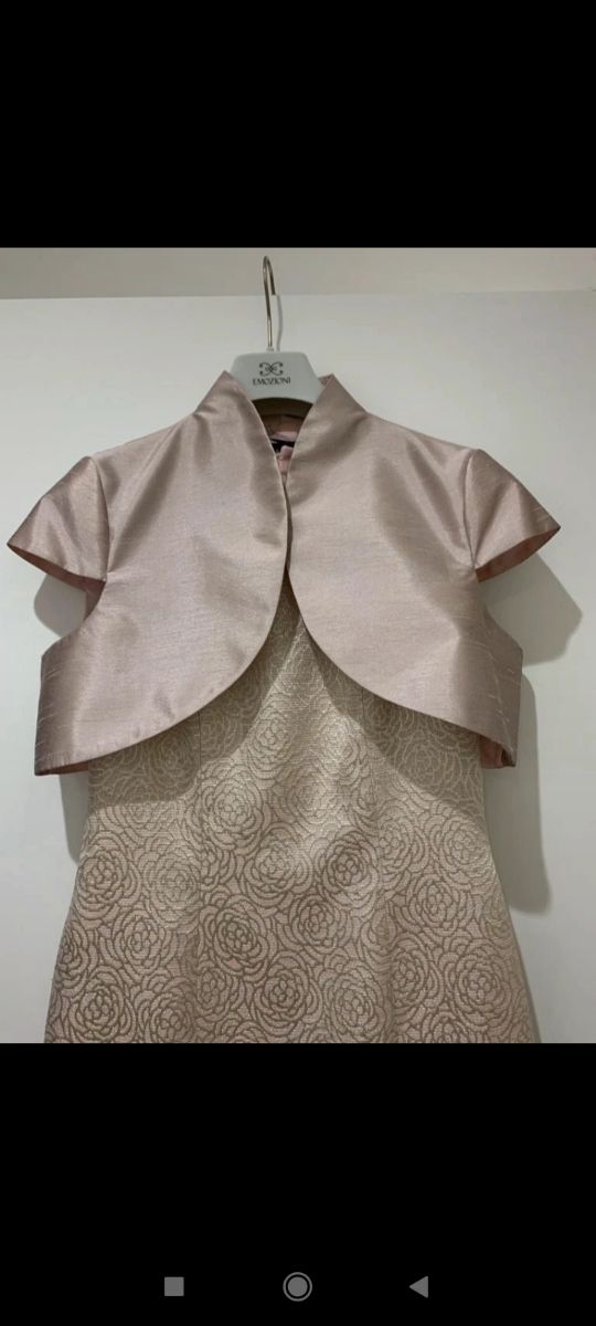 Abito longhette, elegante. Carla Ruiz