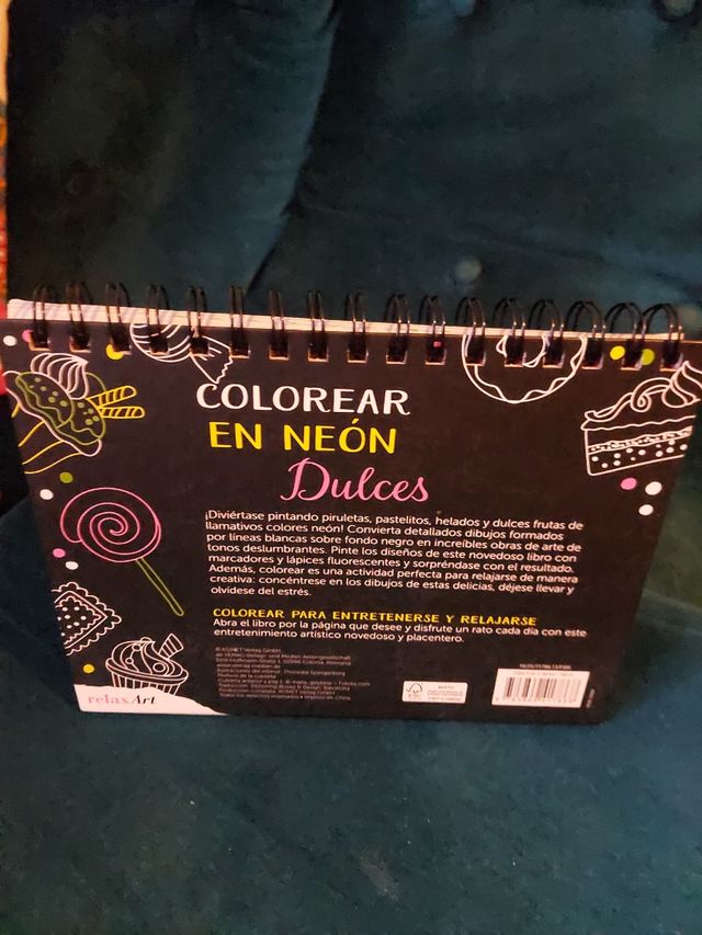 Libro Colorear en Neón Dulces