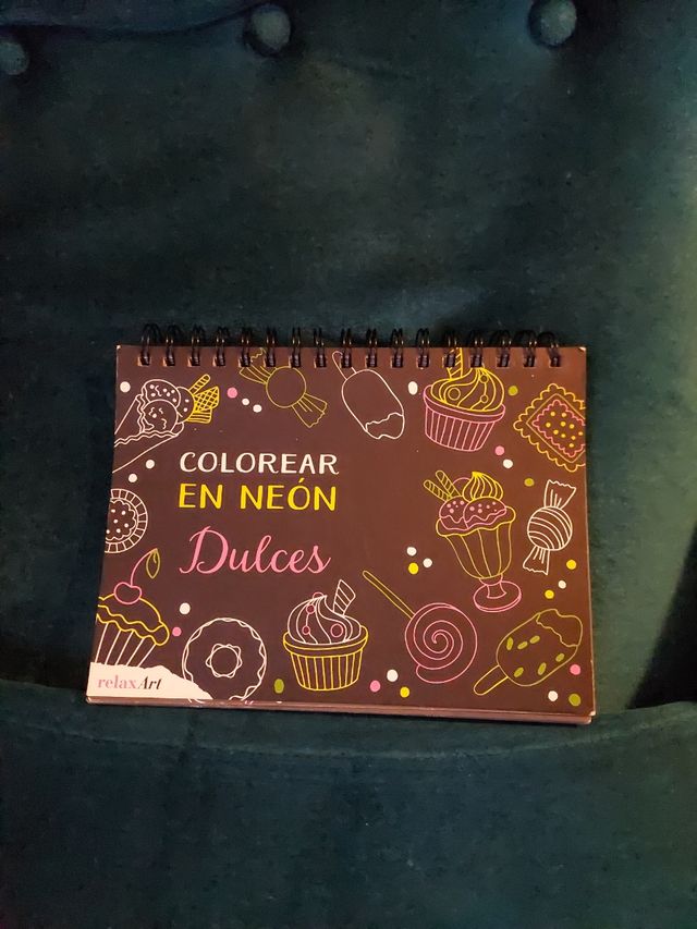 Libro Colorear en Neón Dulces