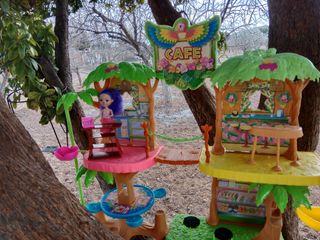 Cafetería + complementos + muñeca 15.€.