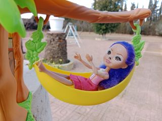 Cafetería + complementos + muñeca 15.€.