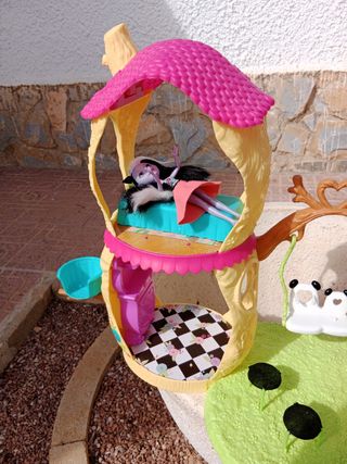 casa grande de enchantimal con complementos 15 €.