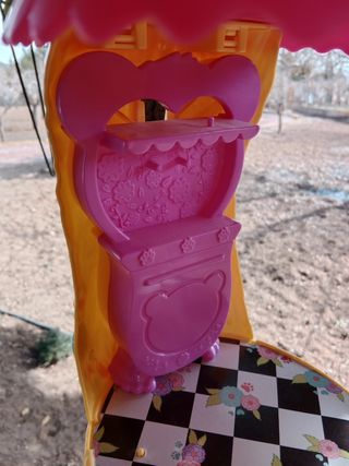 casa grande de enchantimal con complementos 15 €.