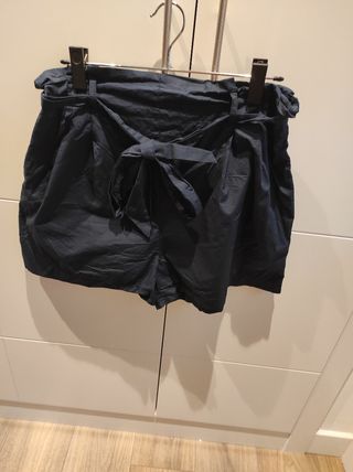 Short / bermuda azul marino talla L de Zara