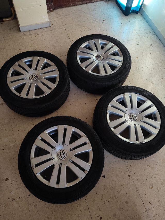 4 llantas con neumáticos michlen Volkswagen
