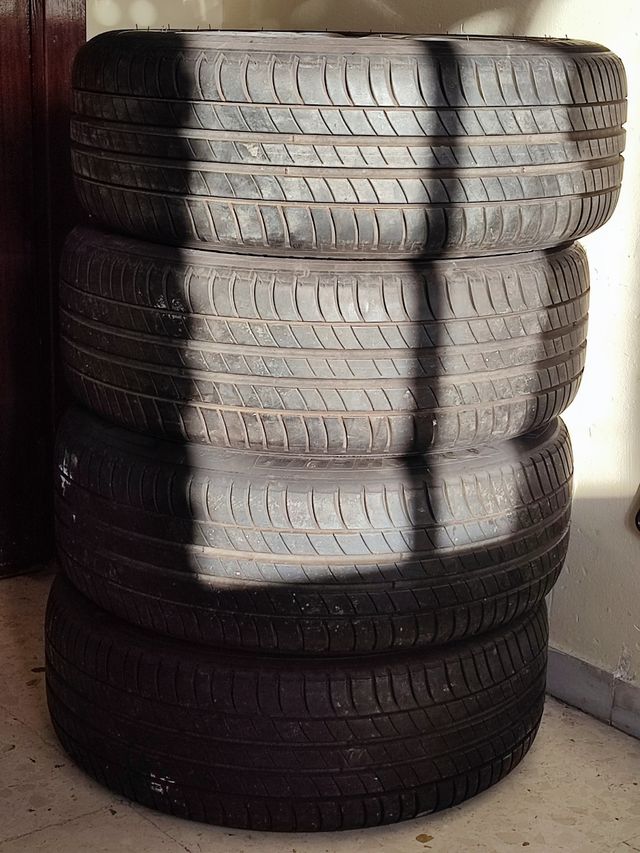 4 llantas con neumáticos michlen Volkswagen