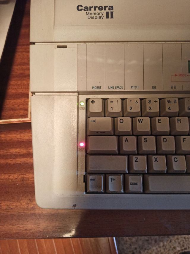 Máquina de escribir AEG Olympia Carrera 2