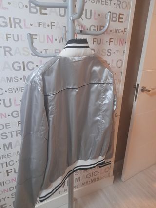 bomber hombre plateada talla m