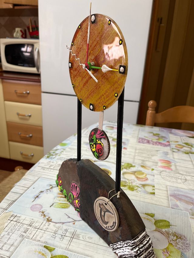 Reloj sobremesa decorativo, como nuevo.