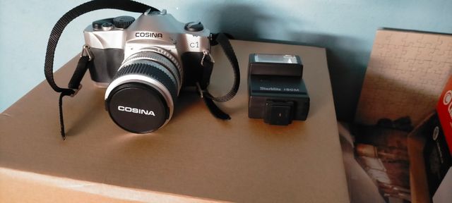 COSINA C3 + 35-70 + FLASH 