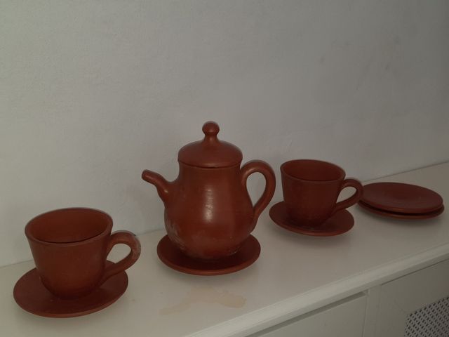 juego de café y jarra de barro hechos a mano