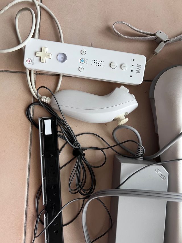 Wii + balace board + wii fit + wii sports