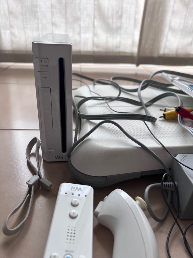 Wii + balace board + wii fit + wii sports